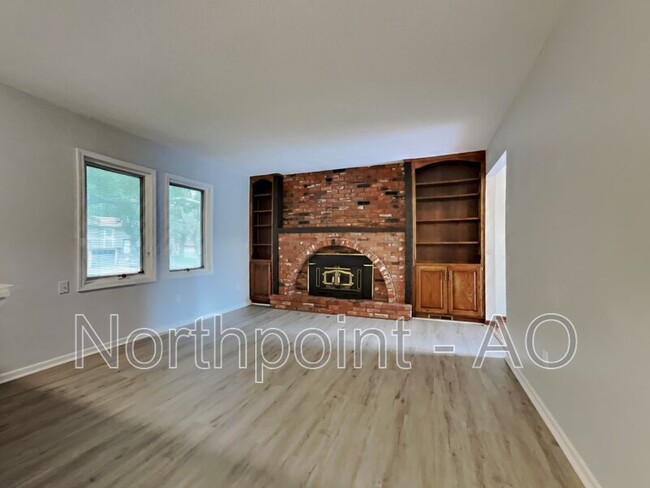 Building Photo - 1620 W Brittany Dr