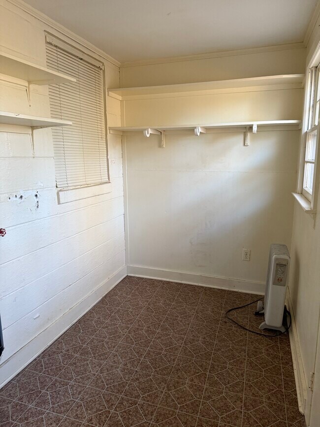 Foto del edificio - 435 E Meadow Rd