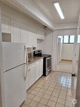 Building Photo - 1700 Makiki St