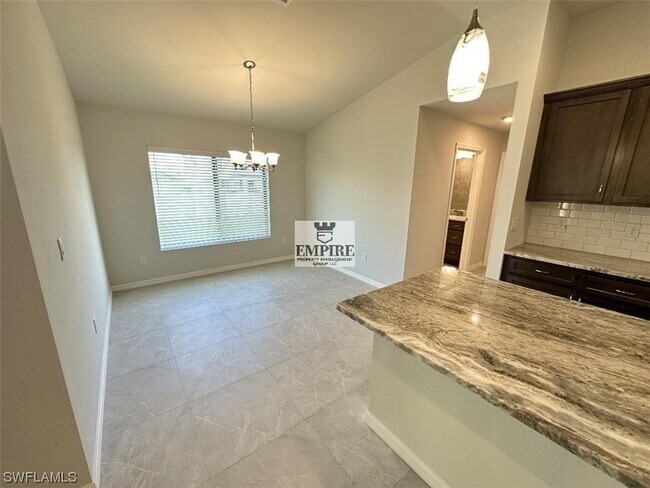 Foto del edificio - 613 NW 37th Pl