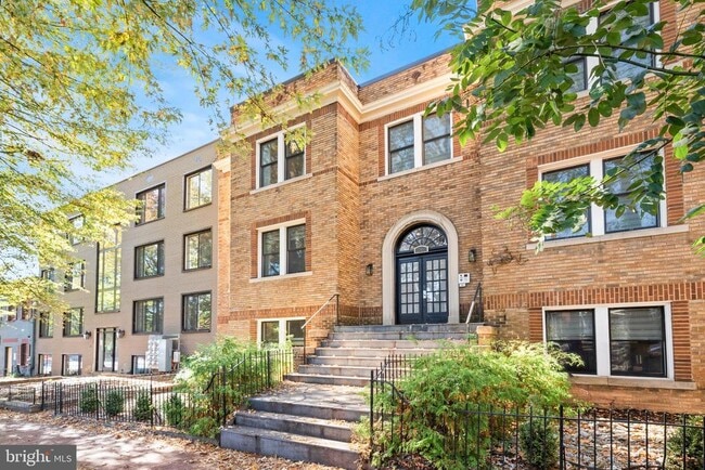 Foto del edificio - 317 3rd St SE