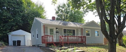 Building Photo - 120 Circle Dr