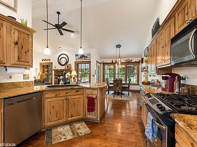 Building Photo - 1045 Creekview Dr