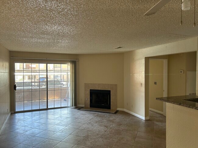 Foto del edificio - 2200 S Fort Apache Rd