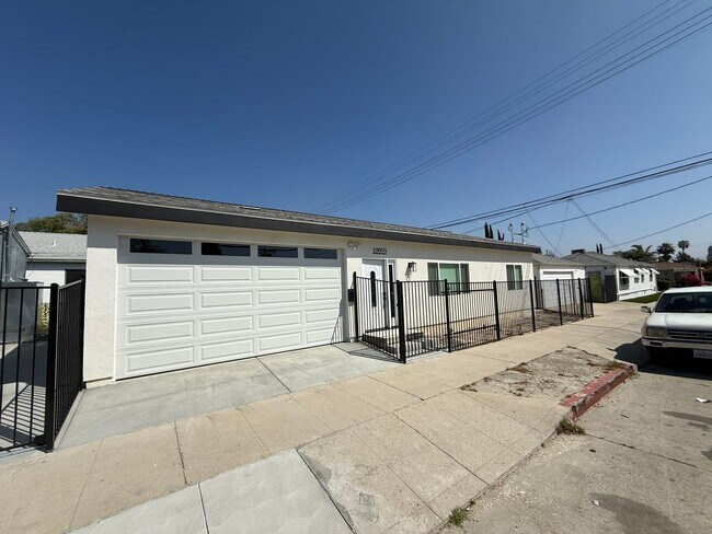 Foto del edificio - New Construction 3 Bedroom ADU for Rent in North Hollywood!