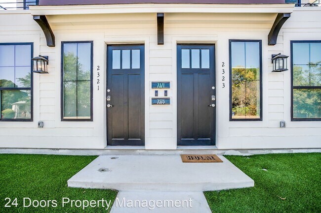 Foto del edificio - 5 br, 5.5 bath House - 2323 Benbrook Blvd