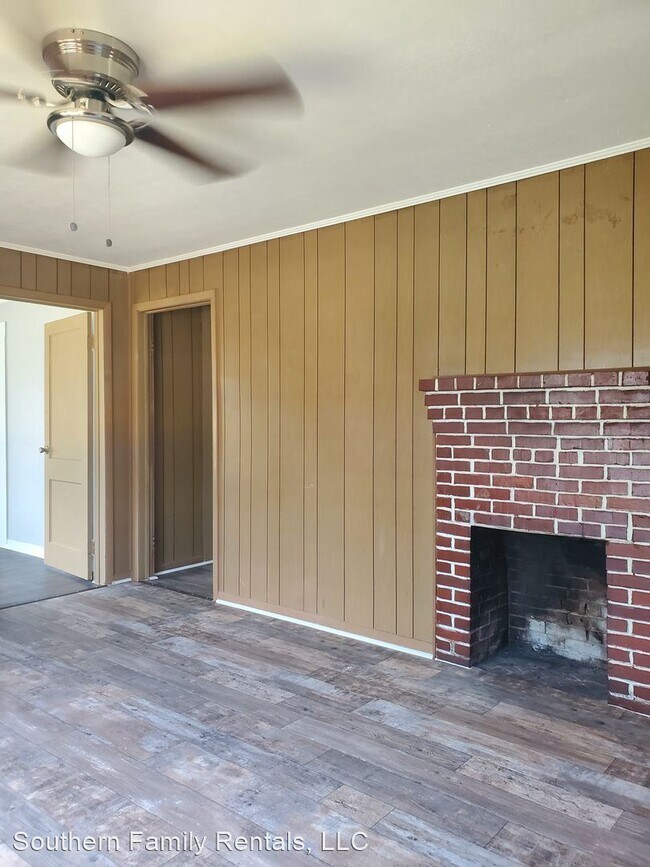 Building Photo - 3 br, 1 bath House - 310 Savannah Ave