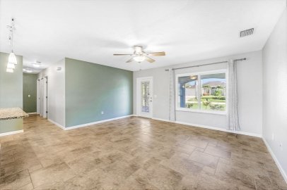 Building Photo - ANNUAL RENTAL: 3-Bedroom Waterfront Home w...