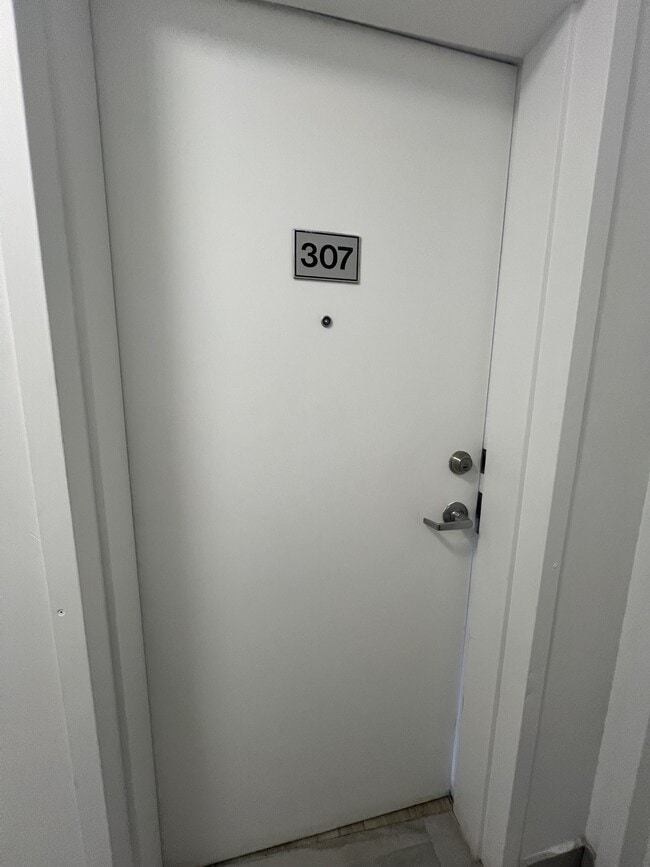 Building Photo - 630 Cummings Ave.