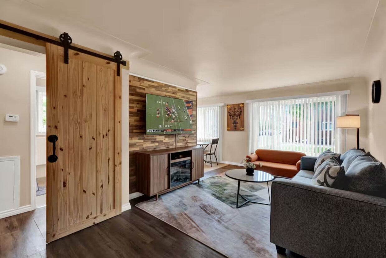 Foto principal - Clinton Township Apartments