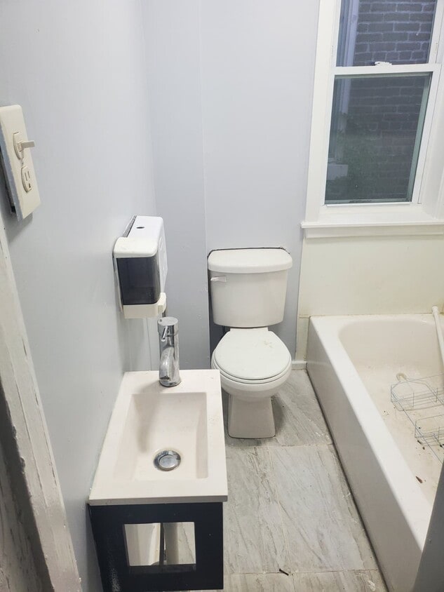 Building Photo - 1112 S Broad St