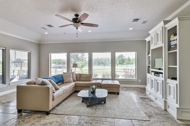 Foto del edificio - 25907 Randon Ln