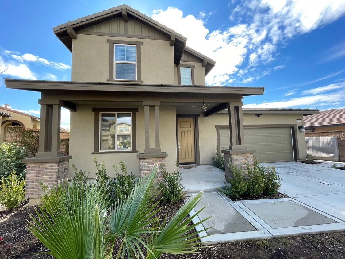 Foto principal - Spacious & Modern Home in Jurupa Valley!