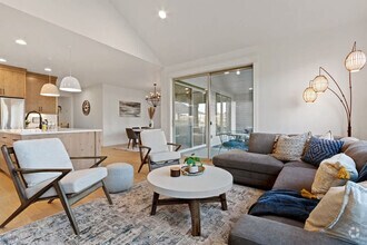 Building Photo - 1213 W Capstone Dr