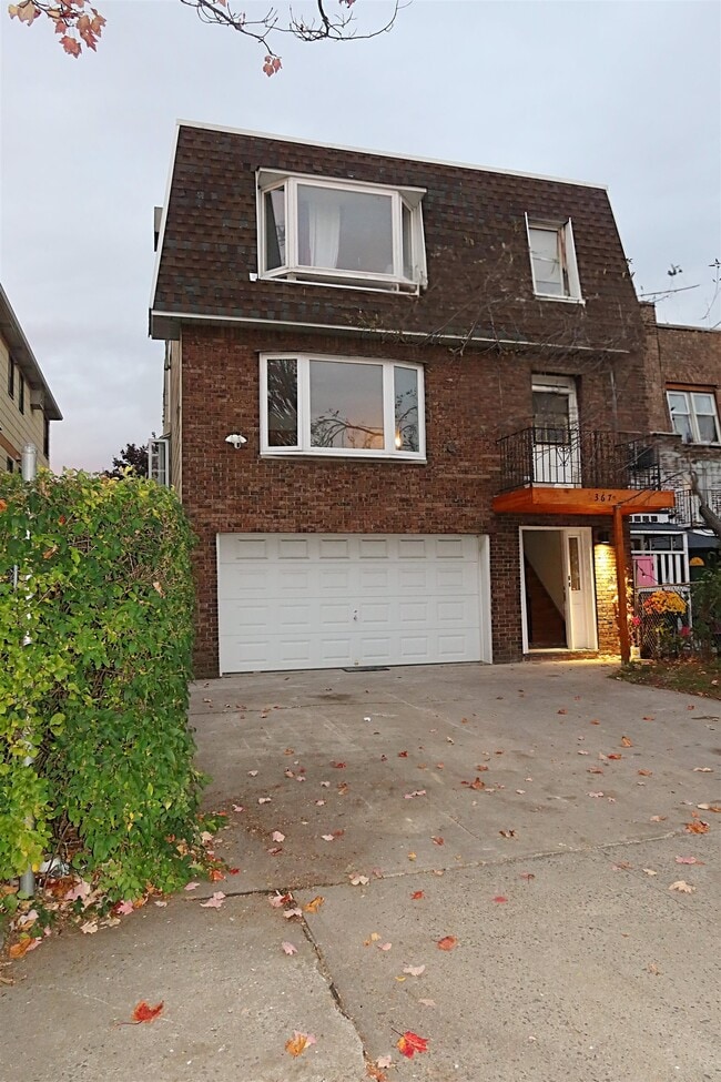 Building Photo - 367 Mercer Loop