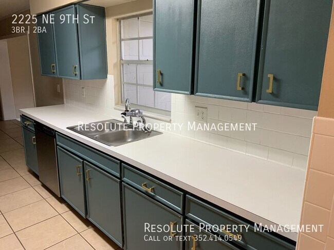 Building Photo - 3 Bed, 2 Bath Home with Private Pool