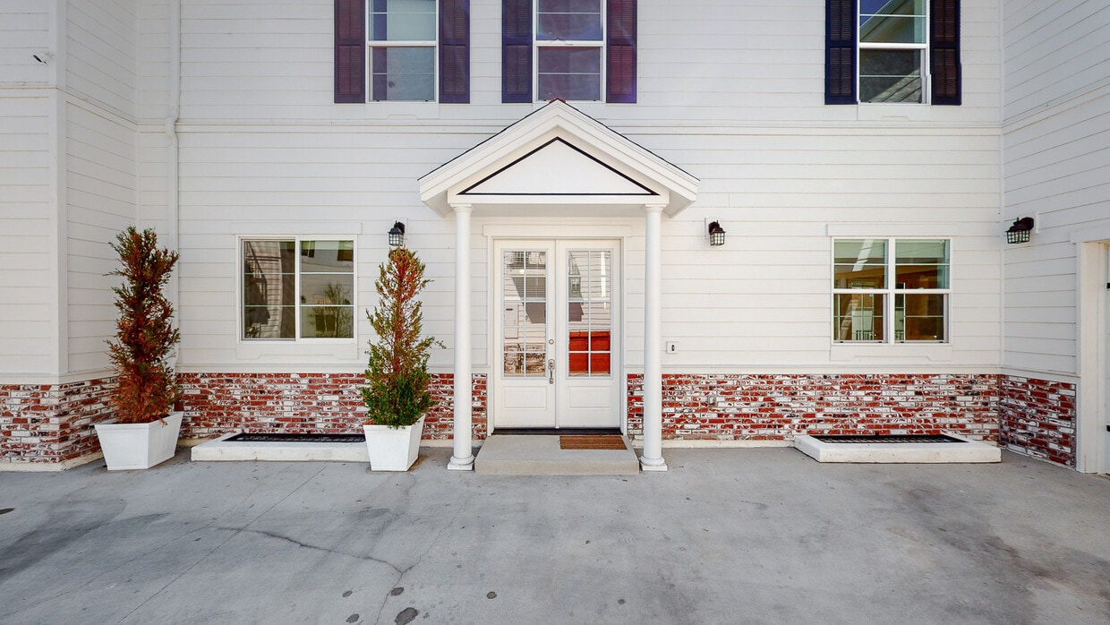 Foto principal - 4225 Ince Blvd