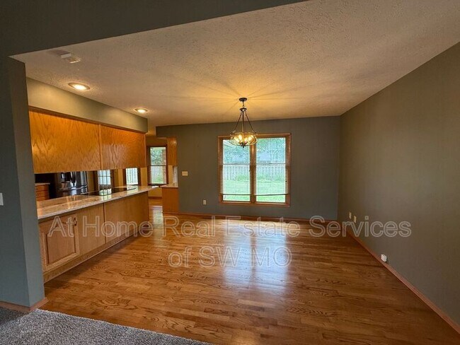 Building Photo - 2164 E Inman St