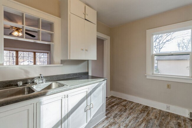 Foto del edificio - CLOSE TO BEAVERDALE!! 2 Bed, 1 Bath Home in Des Moines