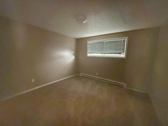 Building Photo - Comfortable 2 Bed / 1 Bath Just Steps from EWU