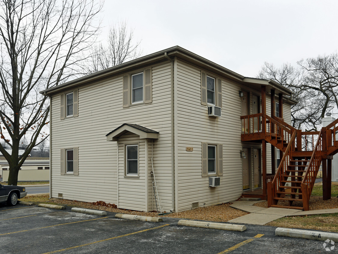 Building Photo - Oak Place