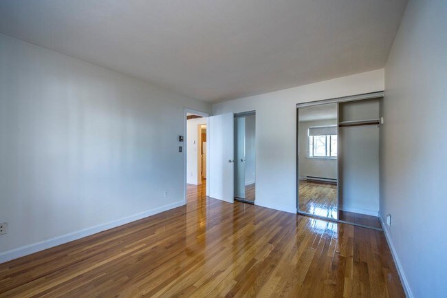 Foto del edificio - 1799 Centre St