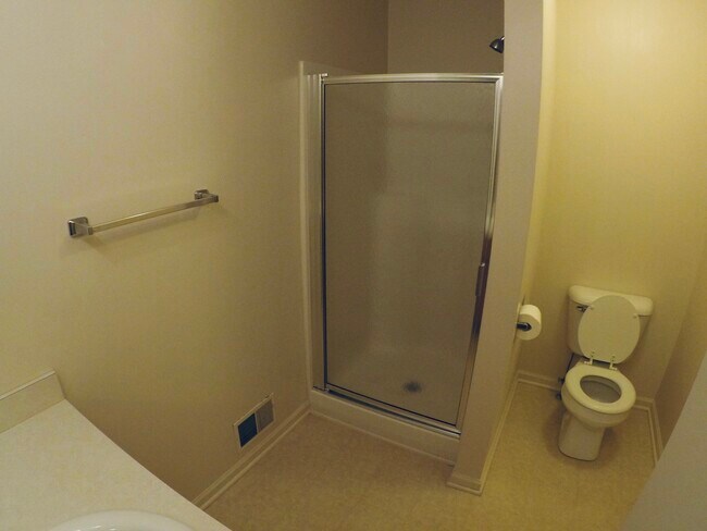 Master Bath - 625 Renker Rd