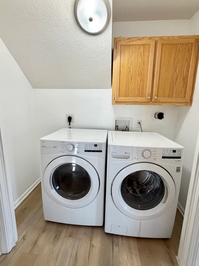 Foto del edificio - Spacious 5-bedroom, 3-bath home!