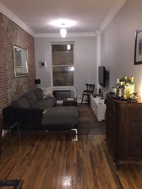 Primary Photo - 70 E 64th St