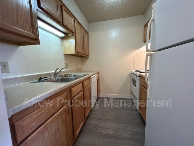 Foto del edificio - 1300 E H St