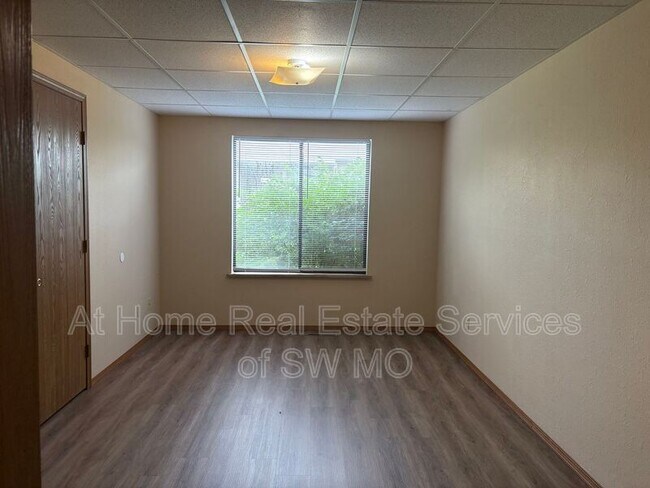 Foto del edificio - 722 E Bain St