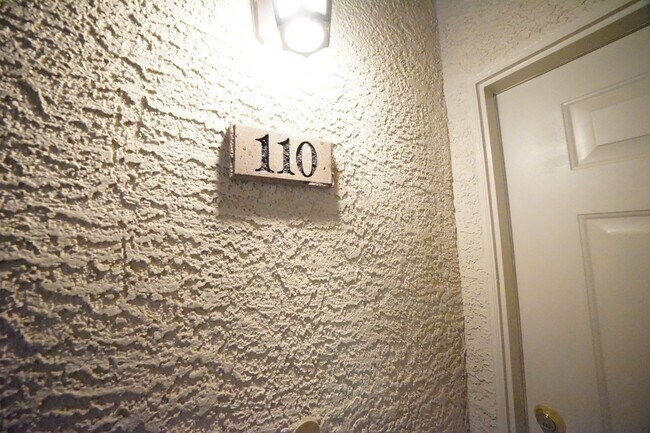 Foto del edificio - SHOWINGS AVAILABLE NOW