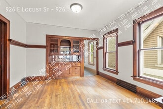 Building Photo - 926 E Locust St