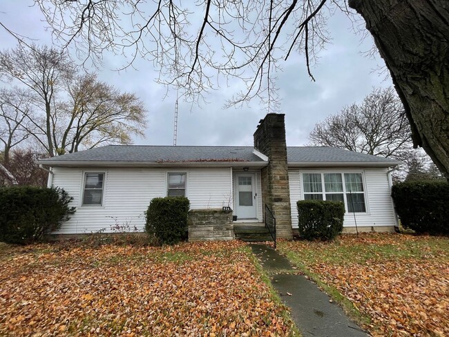 Building Photo - 3 Bedroom Home