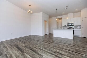 Building Photo - 680 Naumann Dr