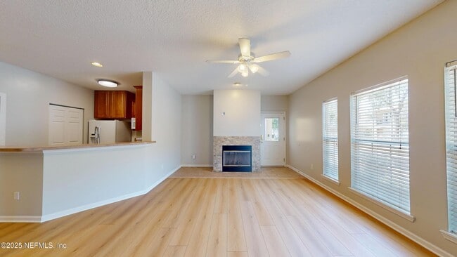 Building Photo - 211 Jardin De Mer Pl
