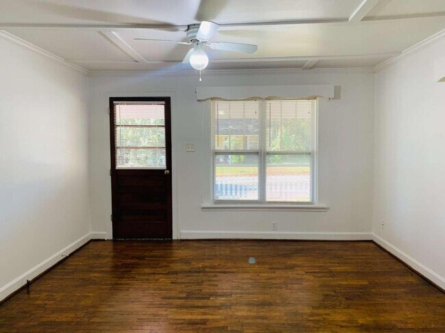 Building Photo - 122 Mandeville Ave