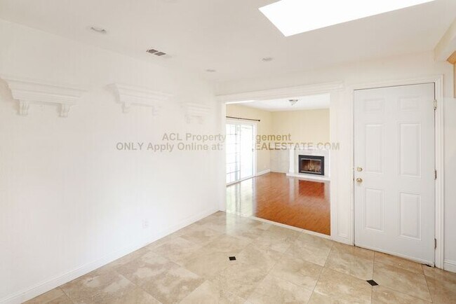 Building Photo - Beautifully updated, One Story Fremont Hom...