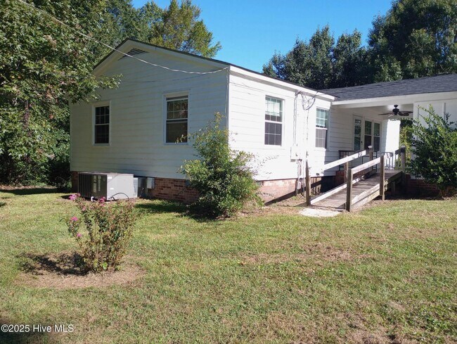 Foto del edificio - 1023 Shirley Dr
