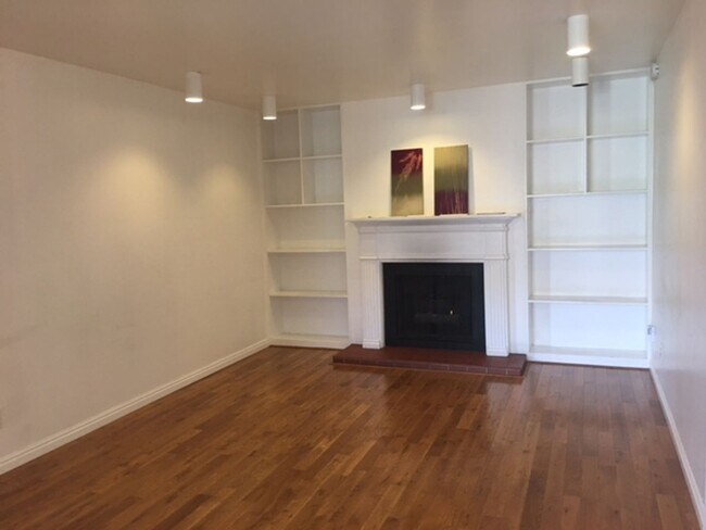 Foto del edificio - Foothill Condo