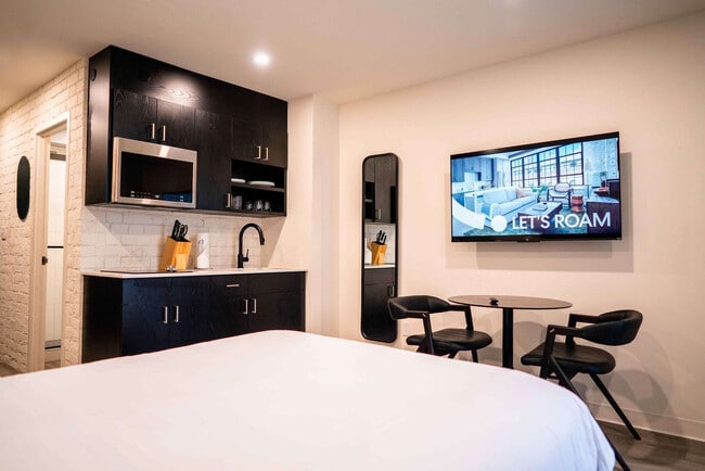 Building Photo - 77 9th St E