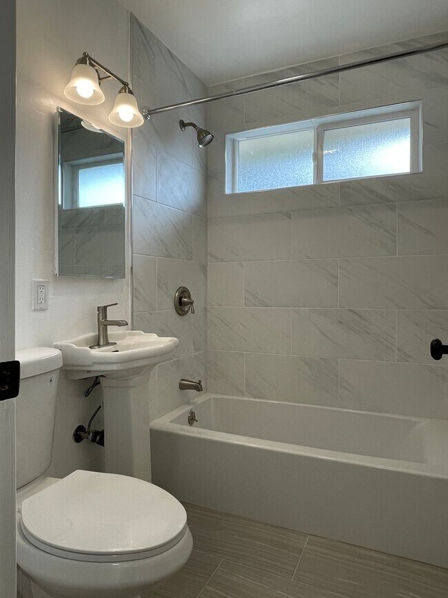 Foto del edificio - 2088-2092 Heatherdale Ave
