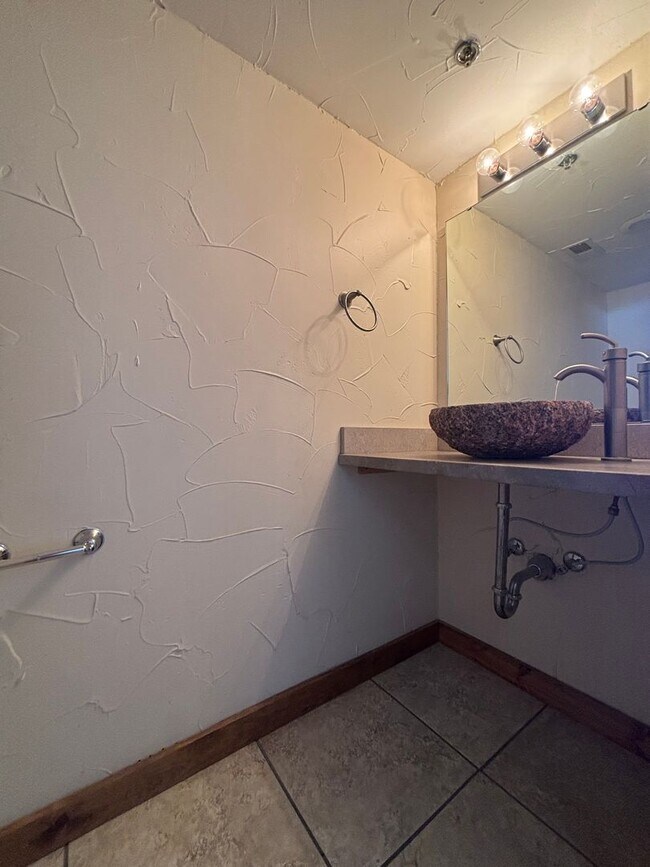 Foto del edificio - FIRST MONTH FREE! Beautiful Studio Loft