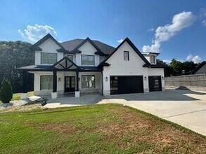Building Photo - 960 Nours Cir SE