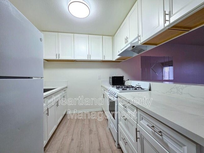 Building Photo - 490 4th Ave