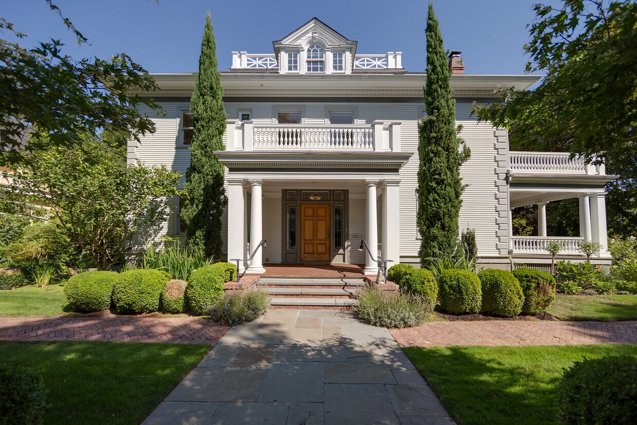 Foto principal - 2229 NE Thompson St