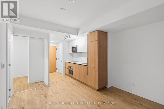 Building Photo - 35 Parliament St