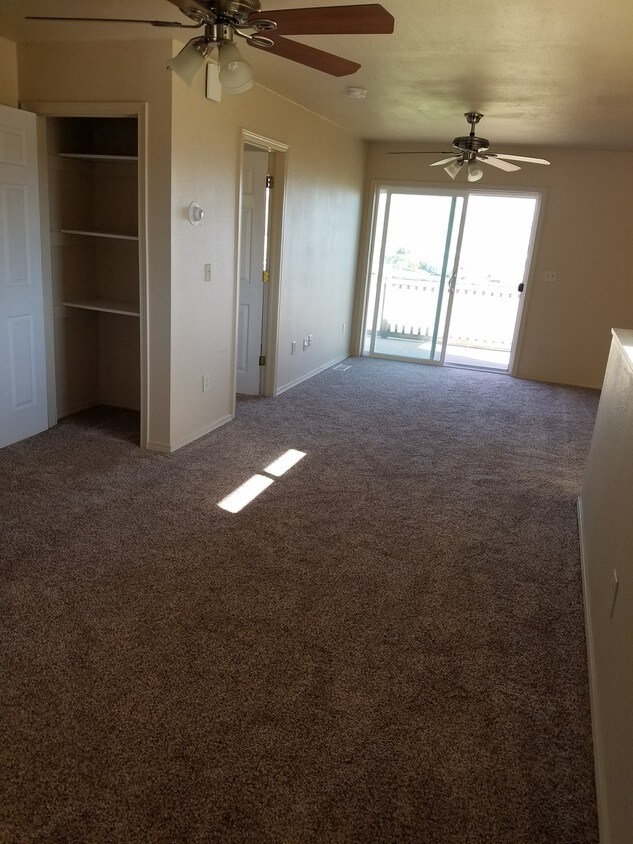 Foto principal - 6465 Macarthur Dr
