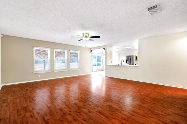 Foto del edificio - Modern 3-Bedroom Home Near Medical Center with Open Layout, Covered Patio, and More!