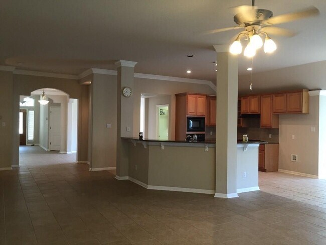Foto del edificio - 1702 Buttercup Creek Blvd